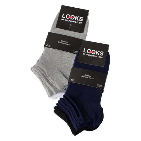 Acht Paar schlichte, schwarze Sneaker-Socken für Männer, Größe 39/42, freigestellt vor weißem Hintergrund. Die Socken sind ordentlich gestapelt dargestellt.