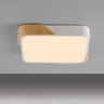 Weiße, quadratische LED-Deckenleuchte BILA mit abgerundeten Ecken, die ein helles, gleichmäßiges Licht abgibt und schlicht an einer Decke montiert ist.
