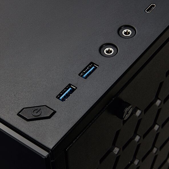 Gaming PC Hunter mit transparentem Seitenteil, das die interne RTX Grafikkarte, Kühlung und weitere Hardwarekomponenten zeigt. RGB-Beleuchtung ist sichtbar.