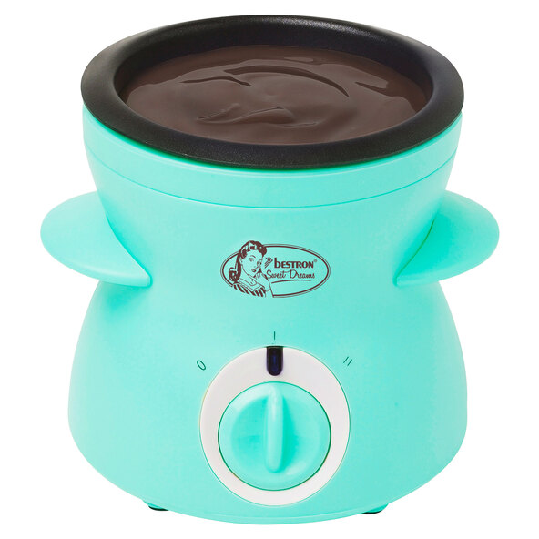 Türkisfarbenes Mini-Schokoladenfondue-Set mit Teelichthalter, Schale mit geschmolzener Schokolade und zwei Gabeln, freigestellt vor weißem Hintergrund.