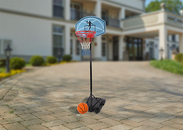 Basketballkorb mit Ball 