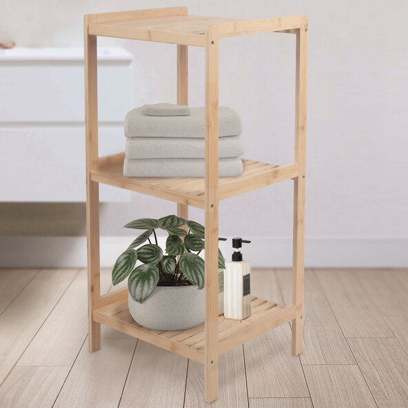 Eckiges Bambusregal mit drei Ablageflächen in heller Holzoptik, stehend vor neutralem Hintergrund, geeignet für Badezimmer oder Wohnraum.