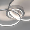 Deckenleuchte ASMINA in Aluminiumoptik, quadratisch mit abgerundeten Ecken. Sie ist flach und hat ein helles, diffuses Licht.