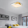 Weiße, quadratische LED-Deckenleuchte BILA mit abgerundeten Ecken. Das Licht scheint gleichmäßig aus der gesamten Fläche.
