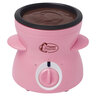 Pinkfarbenes Mini Schoko-Fondue Gerät mit zwei Gabeln, umgeben von Erdbeeren, Marshmallows und Keksen, freigestellt vor weißem Hintergrund.