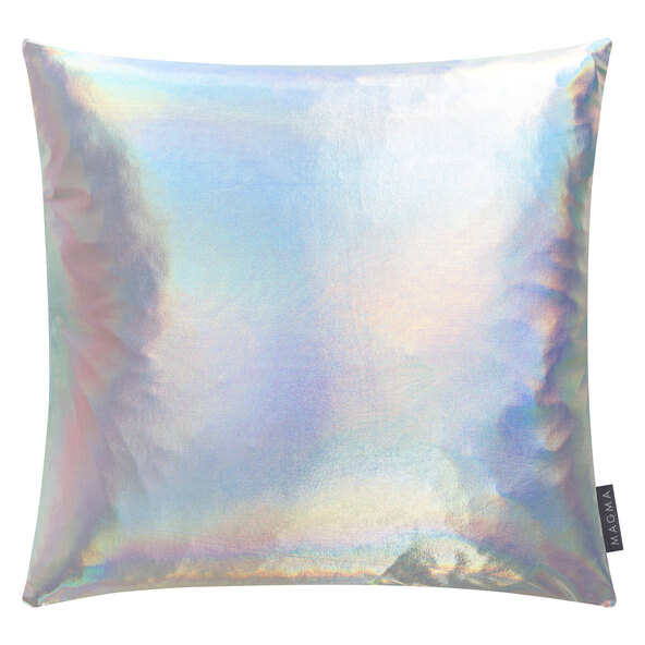 Silberne Kissenhülle Glow, quadratisch, mit feinem, glänzenden Effekt. Textile Struktur erkennbar, Freisteller vor weißem Hintergrund.