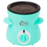 Türkisfarbenes Mini-Schokoladenfondue-Set mit Teelichthalter, Schale mit geschmolzener Schokolade und zwei Gabeln, freigestellt vor weißem Hintergrund.