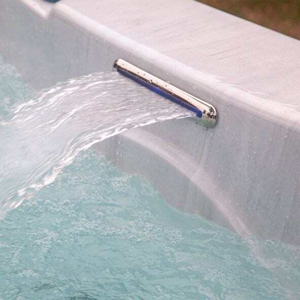 Outdoor-Whirlpool White Marble