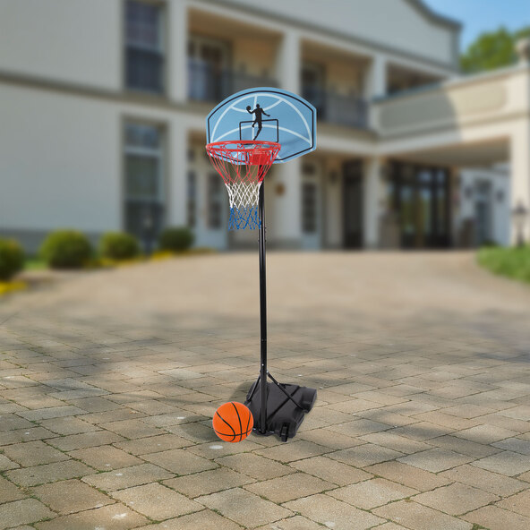 Basketballkorb, mit Ball 