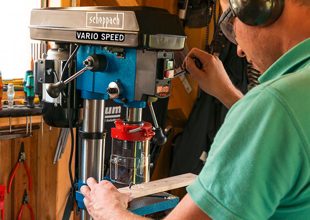 Profi-Säulenbohrmaschine DP19Vario Profi-Säulenbohrmaschine DP19Vario