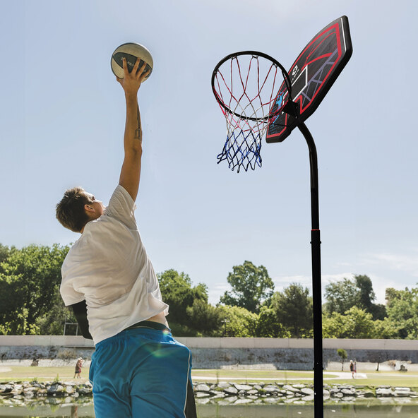 Wetterfester Basketballkorb mit Ständer