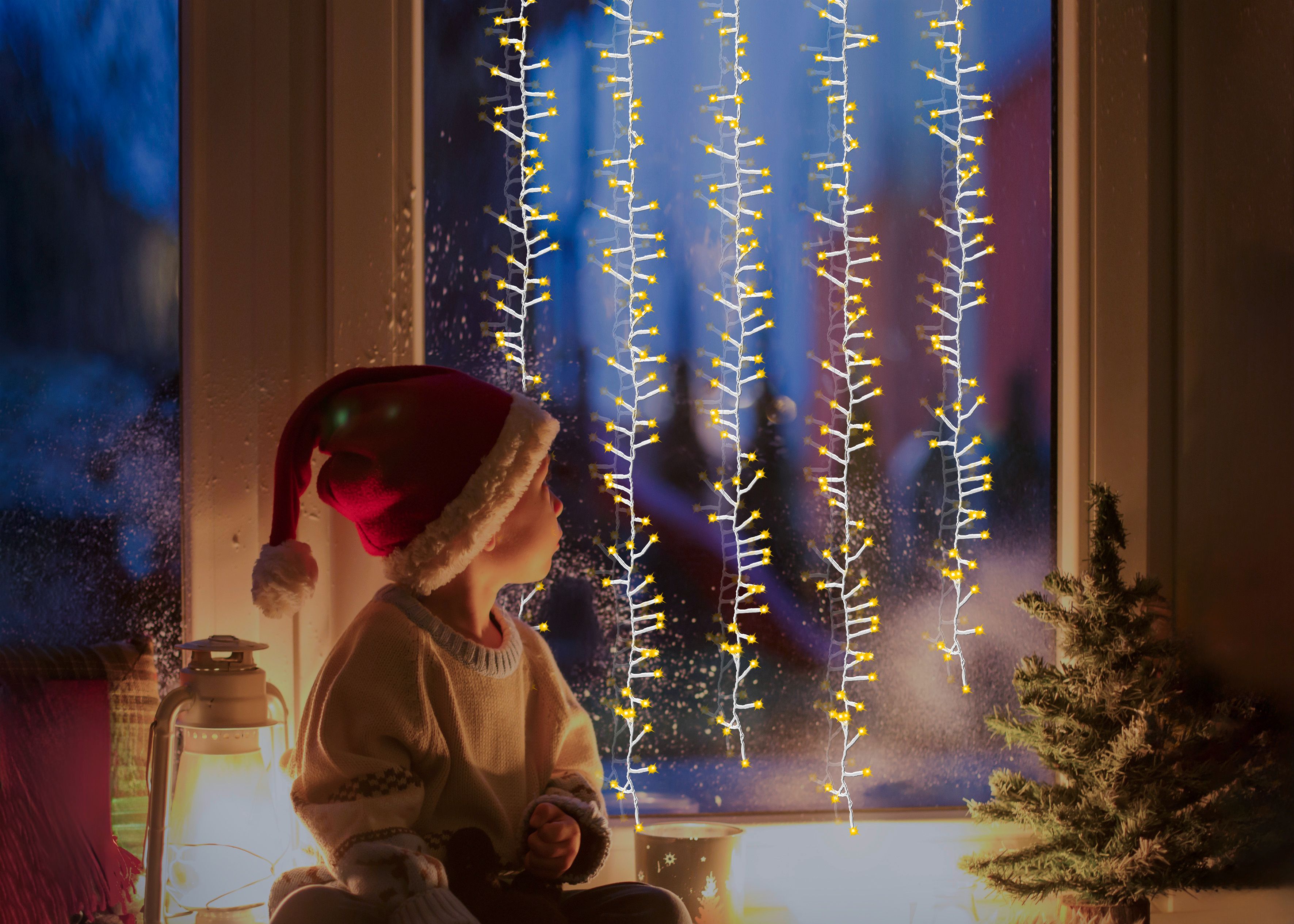 Lichterkette am Fenster