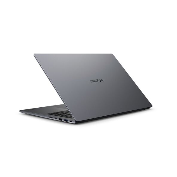 Halb geschlossener Laptop mit sichtbarem Logo auf dem Deckel.