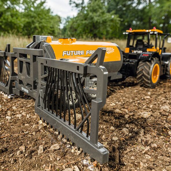 Ferngesteuerter Traktor JCB + Tankwagen, gelb (1:16)