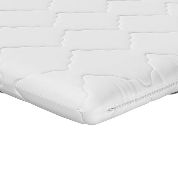 Nahaufnahme eines Matratzen-Toppers Visko in der Größe 180 x 200 cm auf einer Matratze, hervorgehoben durch sanfte Falten und strukturierte Oberfläche.