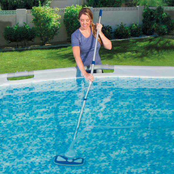 Pool-Cleaning-Kit