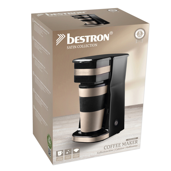 Beige, kompakte Kaffeemaschine mit abnehmbarem Thermobecher. Maschine und Becher sind freistehend vor weißem Hintergrund abgebildet.