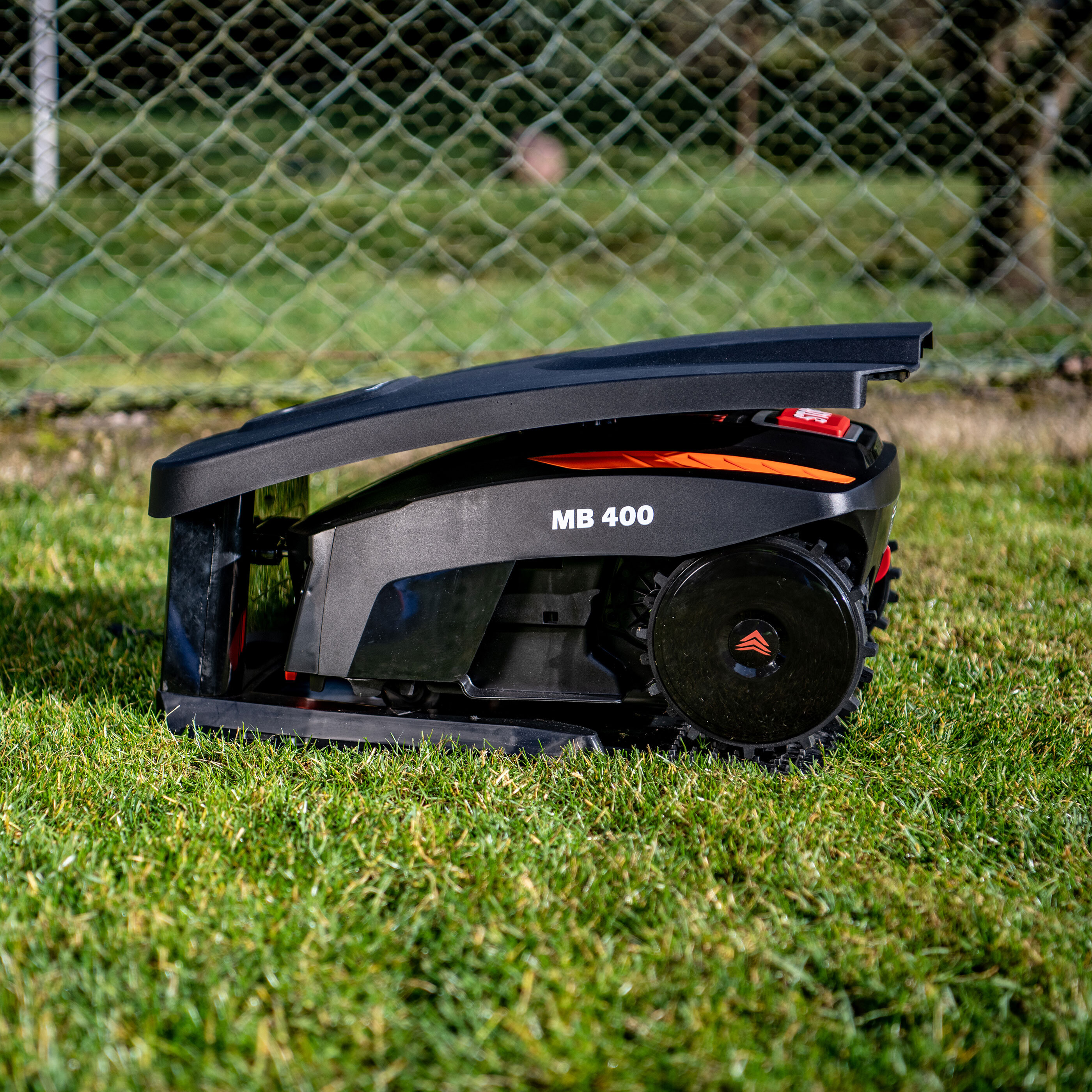Yard Force Mähroboter MB 400, inkl. Garage ALDI