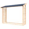 Kaminholzunterstand XL aus grauem Metall, freistehend, mit dunklem Holzfußboden und gelagertem Kaminholz, vor einem hellen Hintergrund.