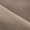 Sandfarbener Teppich Rabbit Prime in rechteckiger Form mit weicher, leicht erhöhter Oberfläche, fotografiert vor neutralem Hintergrund.