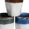 Vier farbige, wiederverwendbare Kaffeebecher "Squeezy Cascade" aus flexiblem Material, leicht konisch geformt, mit strukturierten Oberflächen in Blau-, Grün-, Grau- und Rosatönen.
