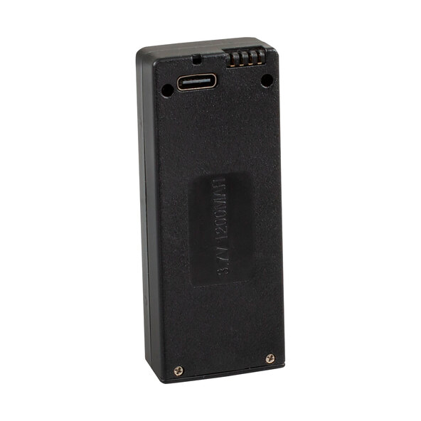 Akku Doppelpack: Zwei wiederaufladbare Batterien liegen nebeneinander auf weißem Hintergrund, ein Produktfoto.