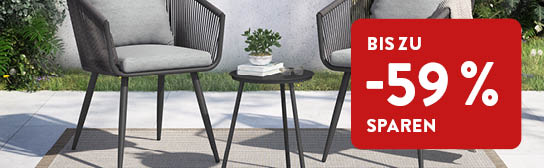 Nahaufnahme zweier Gartenstühle mit Beistelltisch, Text &quot;Bis zu 59% sparen&quot;