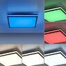 Schwarze, quadratische LED-Deckenleuchte Mario mit abgerundeten Ecken. Das Licht scheint hell und gleichmäßig durch die weiße, matte Oberfläche.