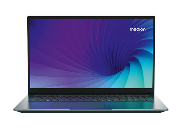 Laptop in geöffnetem Zustand, silberfarbenes Gehäuse, große Tastatur mit Nummernblock, Bildschirm zeigt eine grafische Benutzeroberfläche. Produkt: Laptop.