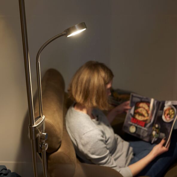 Stehlampe mit Leselicht
