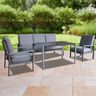 Alu-Lounge Sitzgruppe mit grauem Gestell und beigen Polstern auf einer Terrasse, bestehend aus Sofa, Sesseln und Tisch in Dininghöhe.