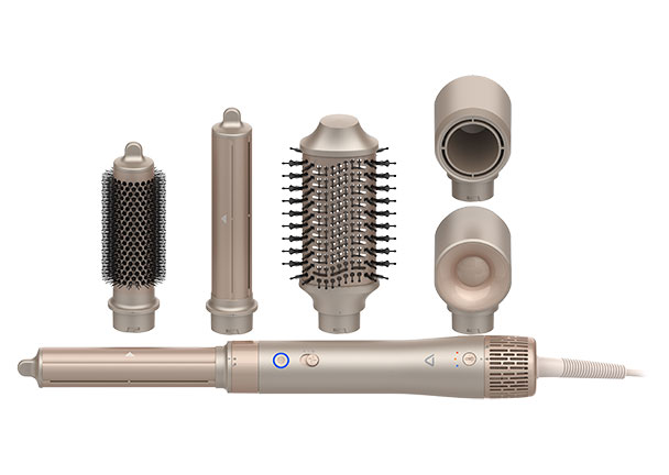 Champagnerfarbener Haarstyler mit verschiedenen Aufsätzen freigestellt vor weißem Hintergrund. Das Produkt ist ein Multifunktionsgerät zur Haarpflege und Styling.