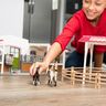 Horse Club Reiterhof mit Reiterin und Pferden
