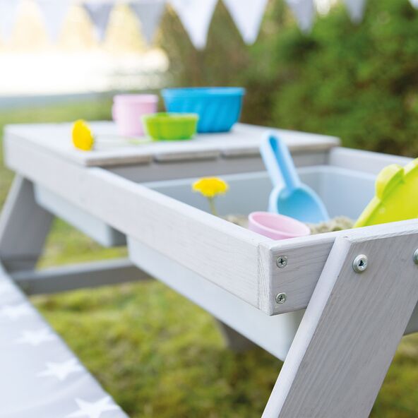Graue Outdoor-Kinder-Sitzgruppe Play for mit vier integrierten Sitzen und einem Tisch in der Mitte, geeignet für den Außenbereich.