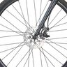 Resedagrünes Gravel Bike GravelerFit mit schwarzer Gabel, braunen Reifen und Sattel vor neutralem Hintergrund, Seitenansicht.