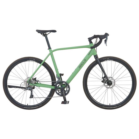 Resedagrünes Gravel Bike GravelerFit mit schwarzen Reifen und braunem Sattel, freigestellt vor neutralem Hintergrund.