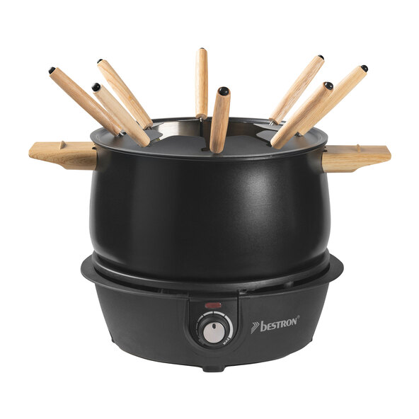 Fondue-Set für acht Personen, bestehend aus Topf, Rechaud, Gabeln und Schalen, vor neutralem Hintergrund.